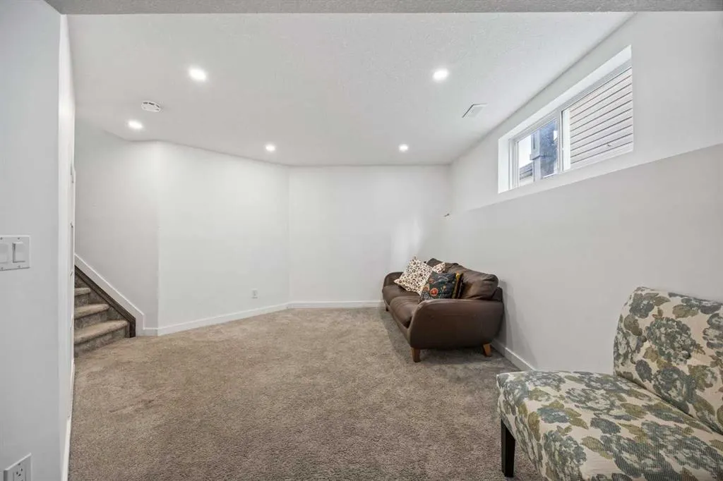 366 Bridleridge View SW