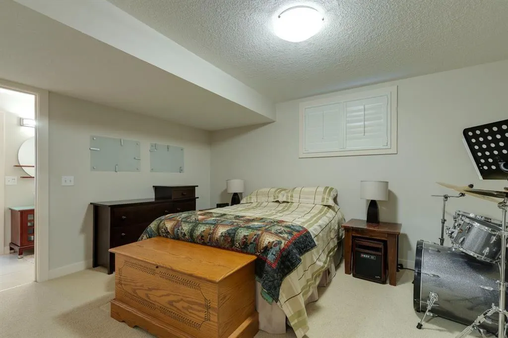 60 Elmont Court SW