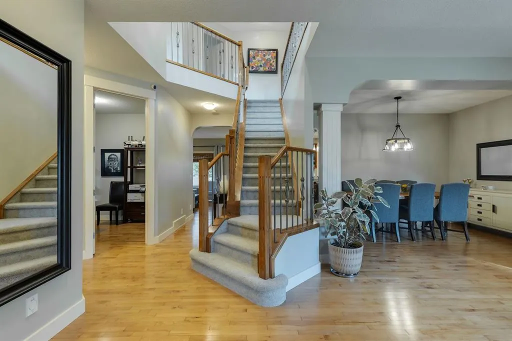 60 Elmont Court SW