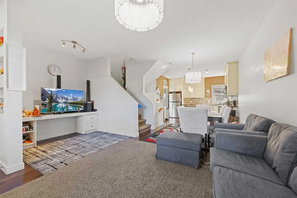 37 Skyview Ranch Manor NE