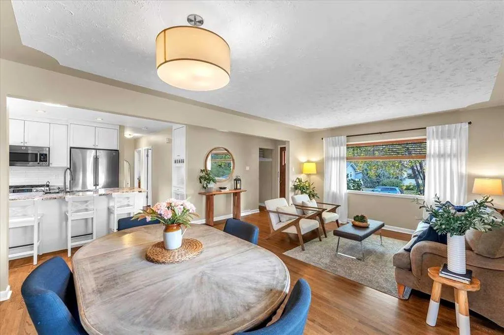 3 Walnut Drive SW
