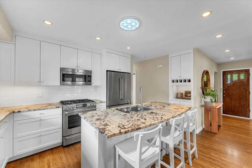 3 Walnut Drive SW