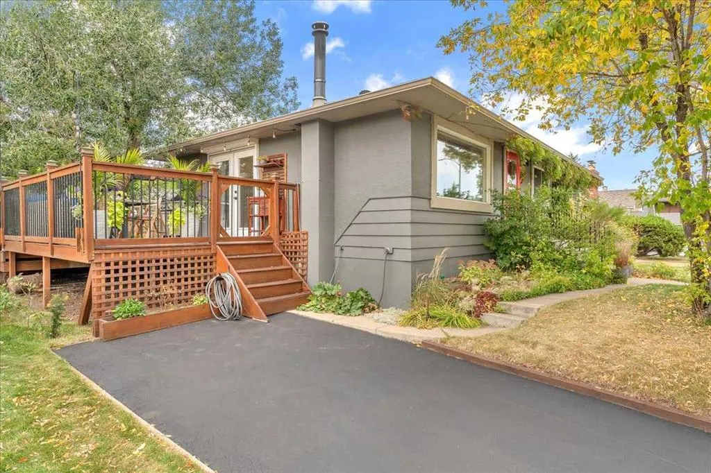 3 Walnut Drive SW