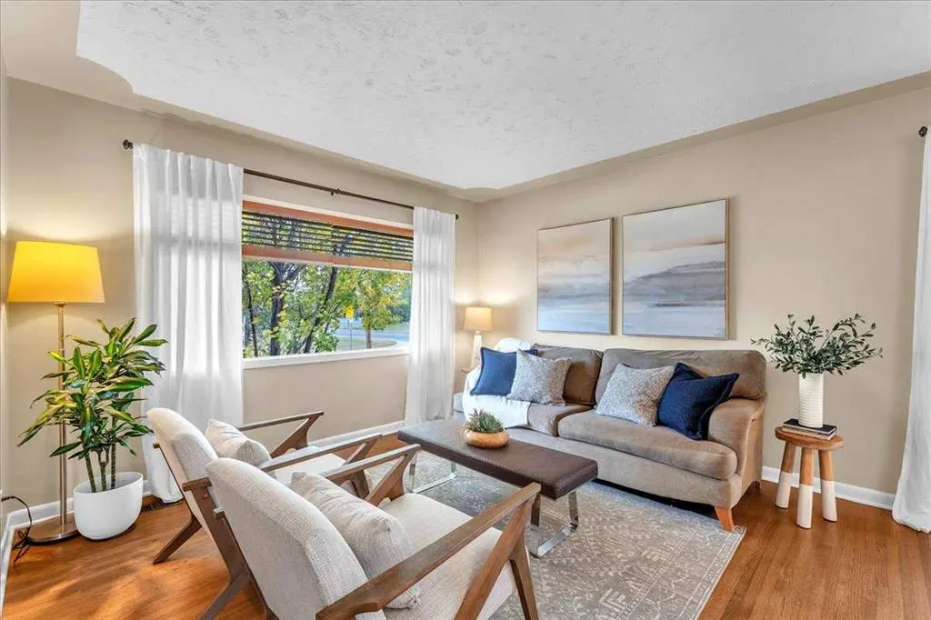 3 Walnut Drive SW