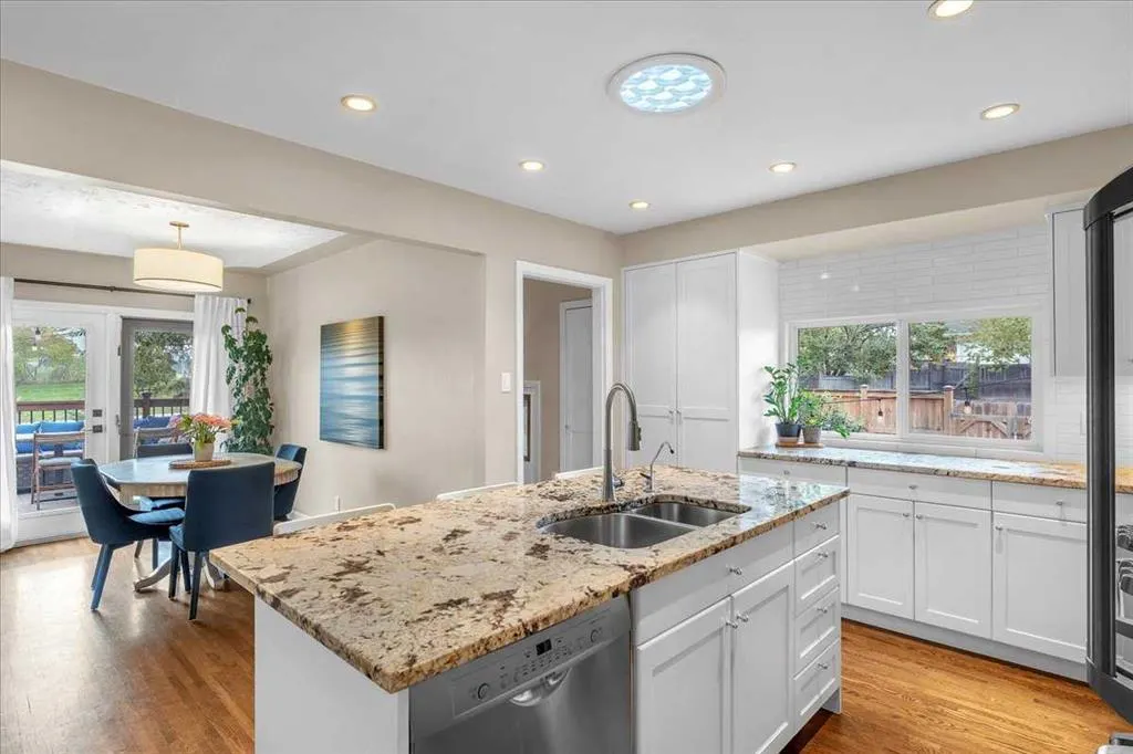 3 Walnut Drive SW