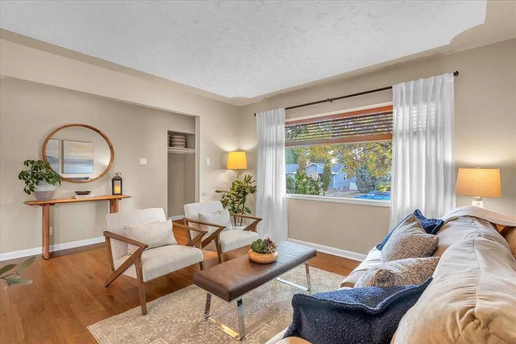 3 Walnut Drive SW