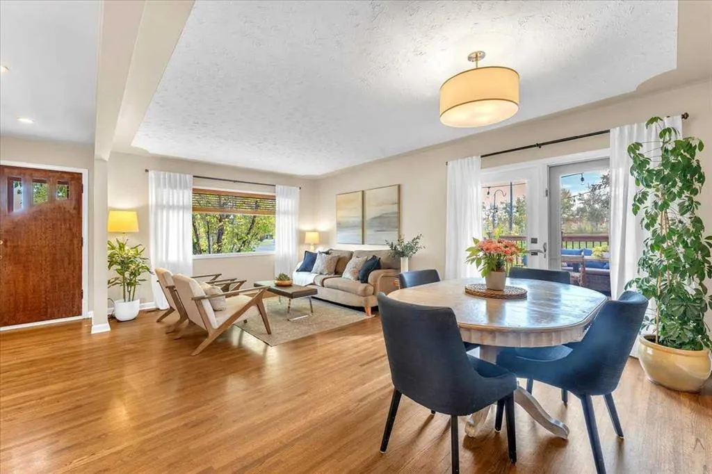 3 Walnut Drive SW