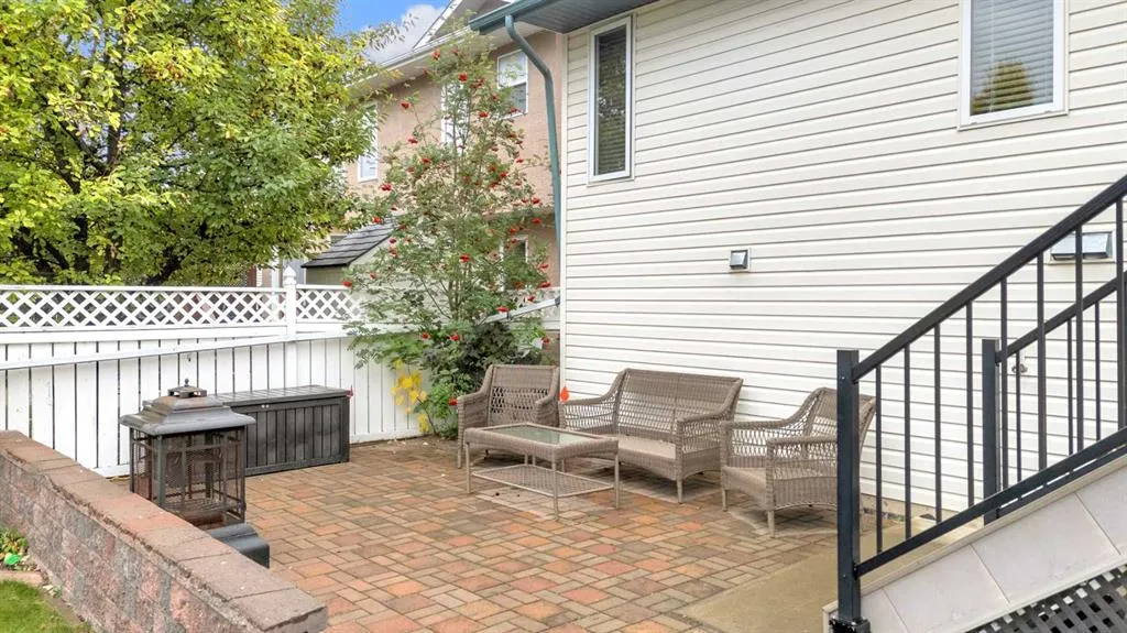 18 Asmundsen Close