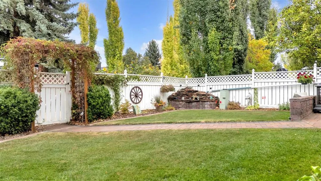 18 Asmundsen Close