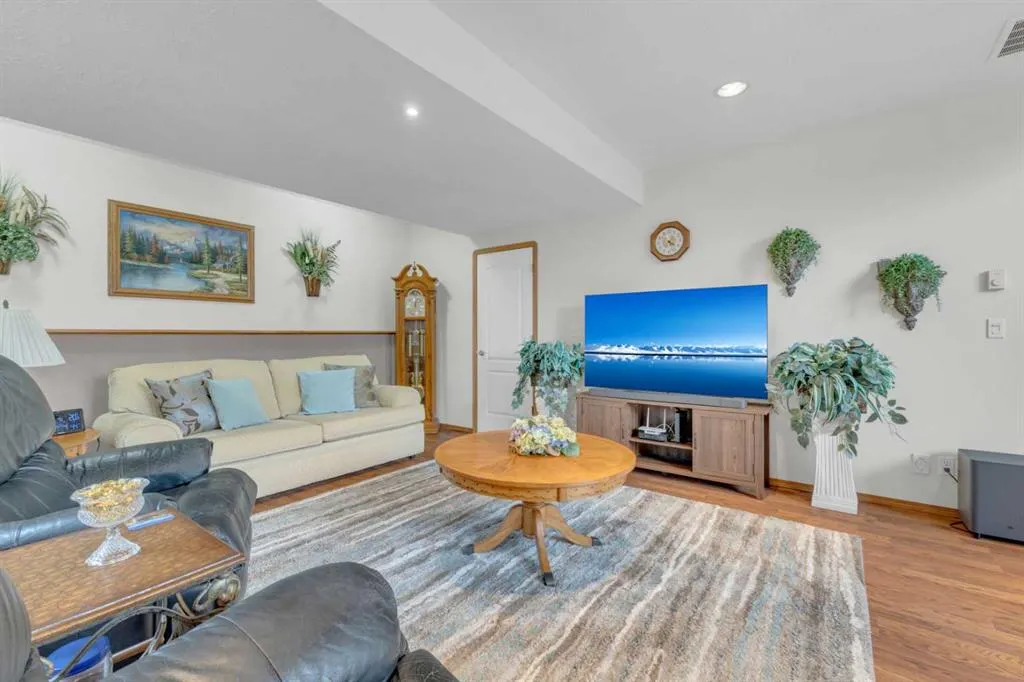 18 Asmundsen Close