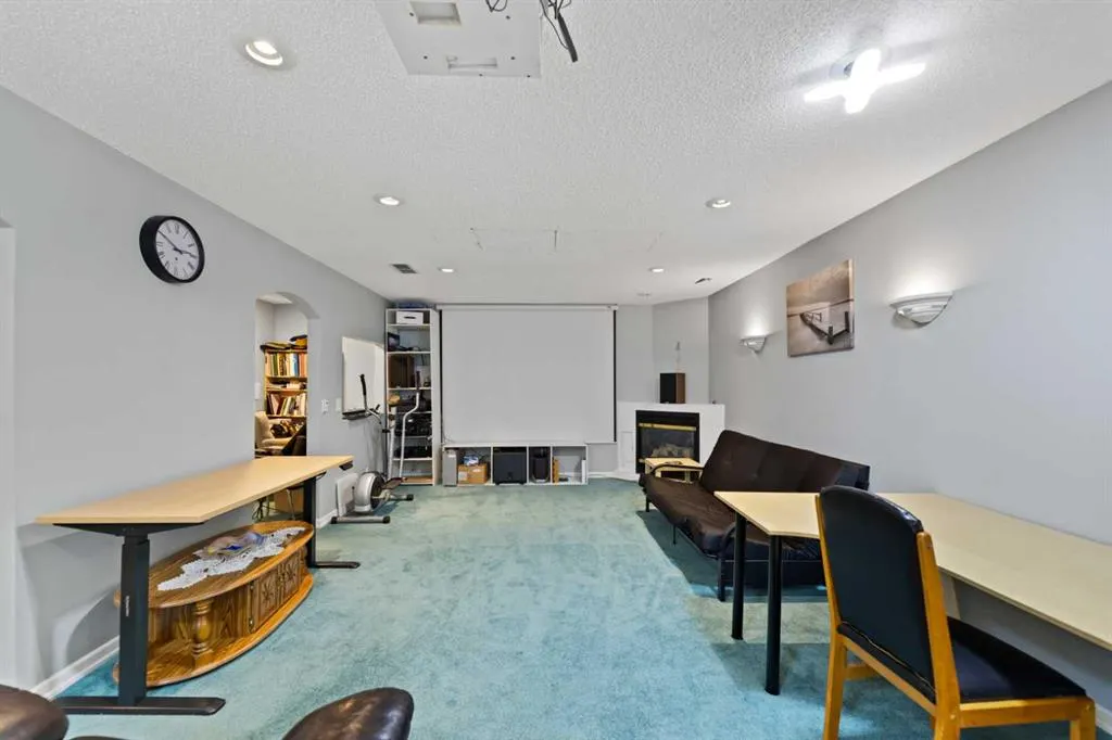 86 Coral Springs Close NE