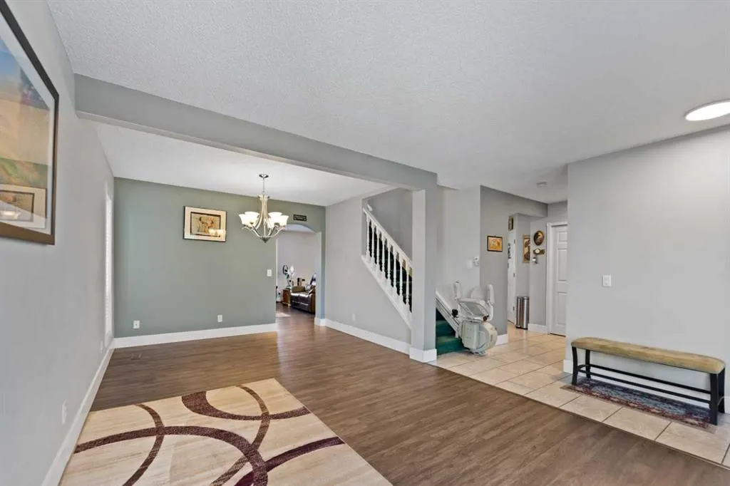 86 Coral Springs Close NE