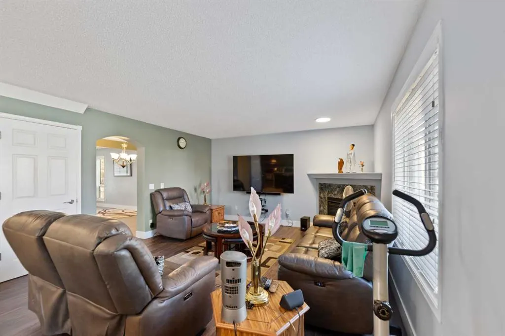 86 Coral Springs Close NE