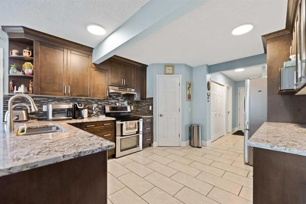 86 Coral Springs Close NE