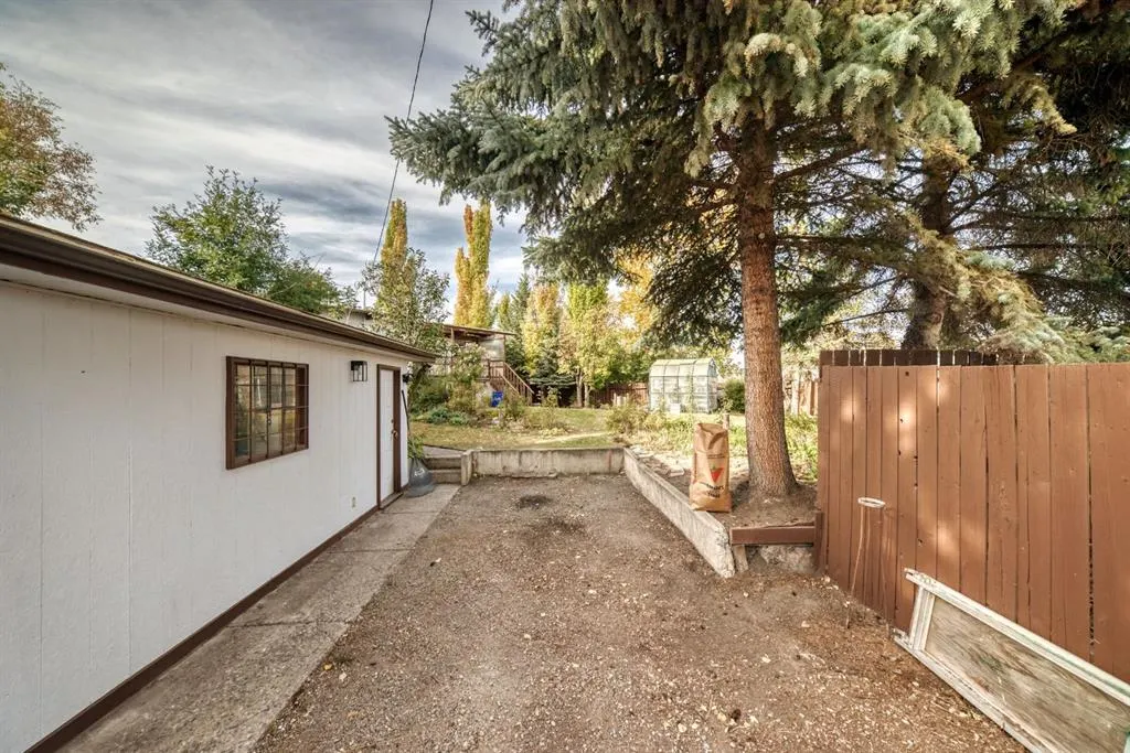 15 Arlington Bay SE