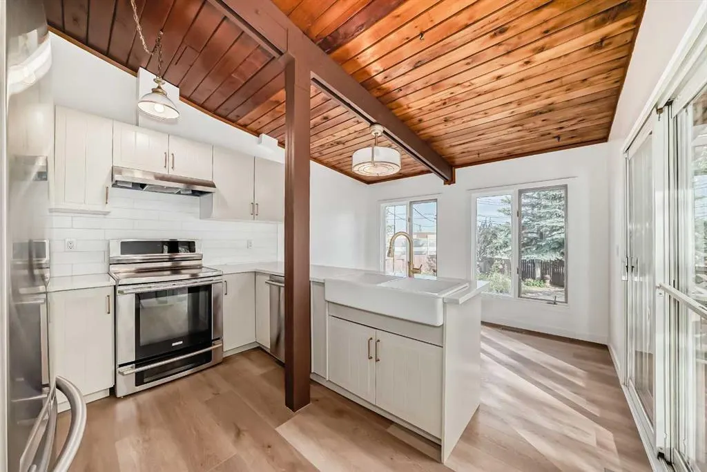 15 Arlington Bay SE
