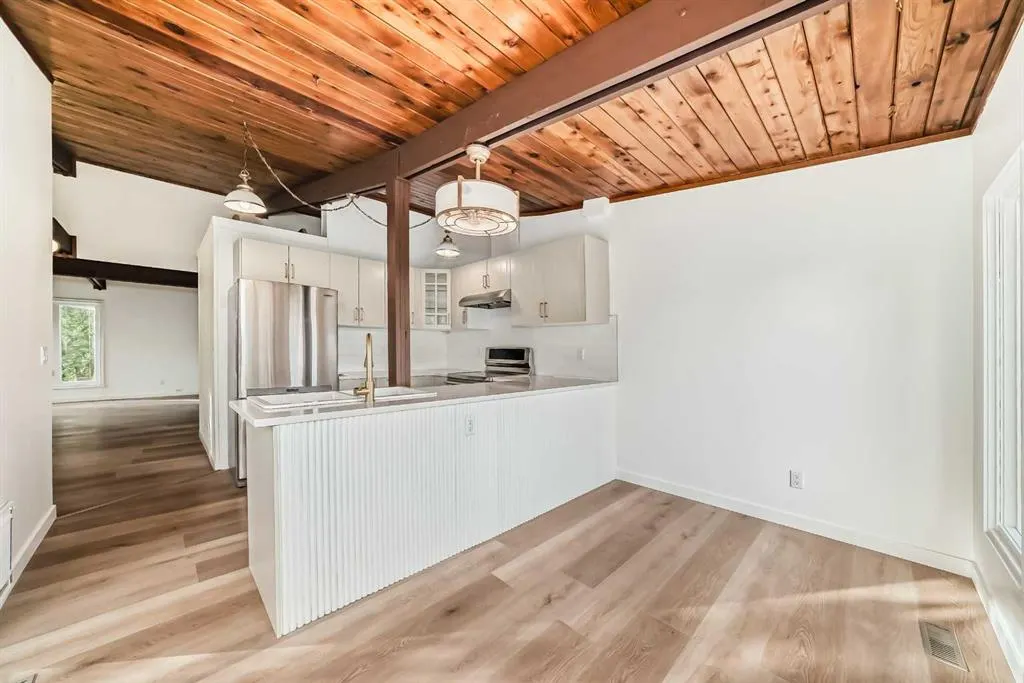 15 Arlington Bay SE