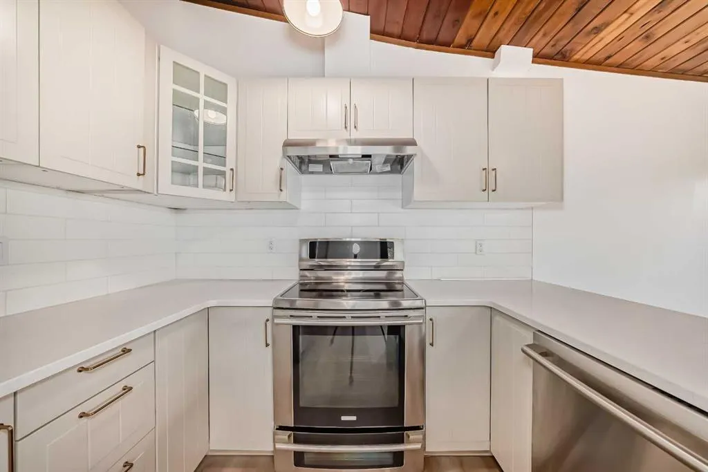 15 Arlington Bay SE