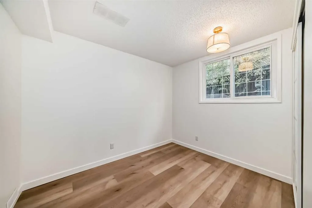 15 Arlington Bay SE