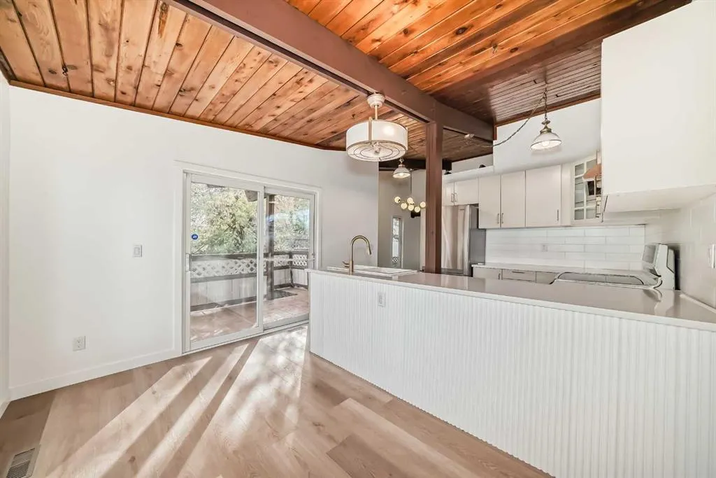 15 Arlington Bay SE