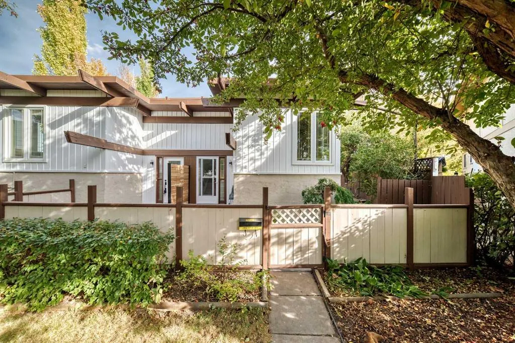 15 Arlington Bay SE