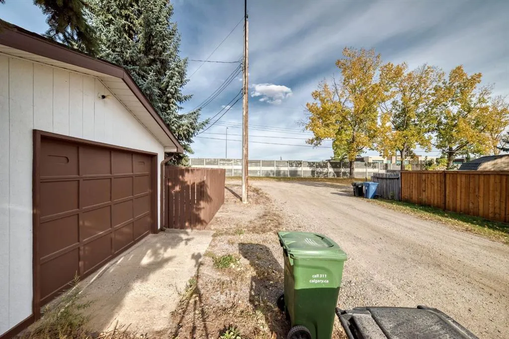 15 Arlington Bay SE