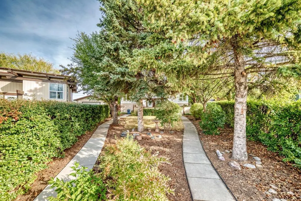 15 Arlington Bay SE