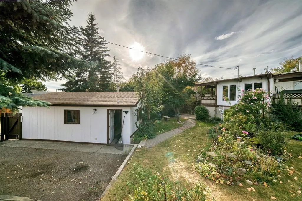 15 Arlington Bay SE