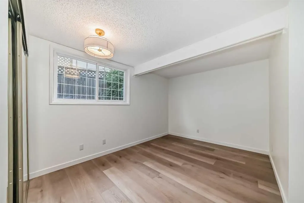 15 Arlington Bay SE
