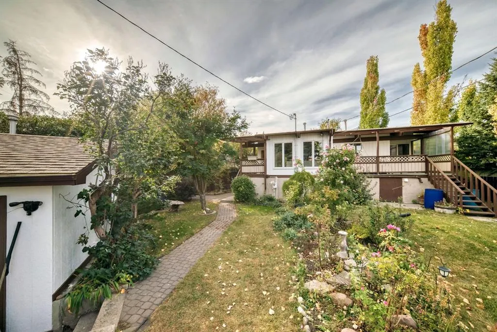 15 Arlington Bay SE