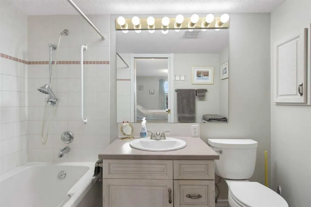 4944 8 Avenue SW, #202