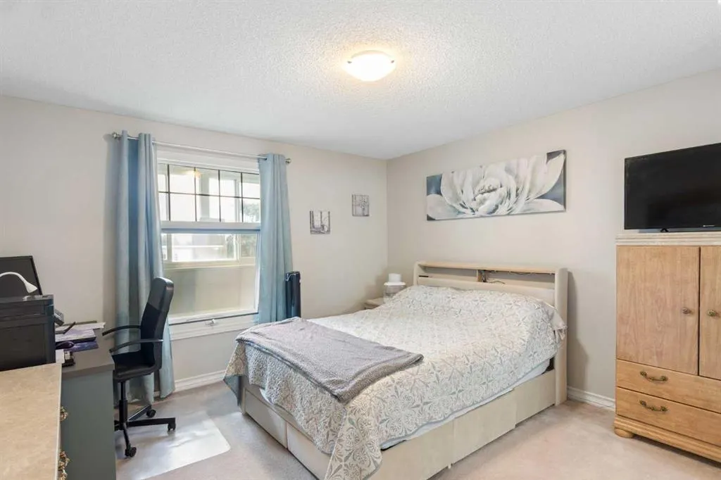 4944 8 Avenue SW, #202