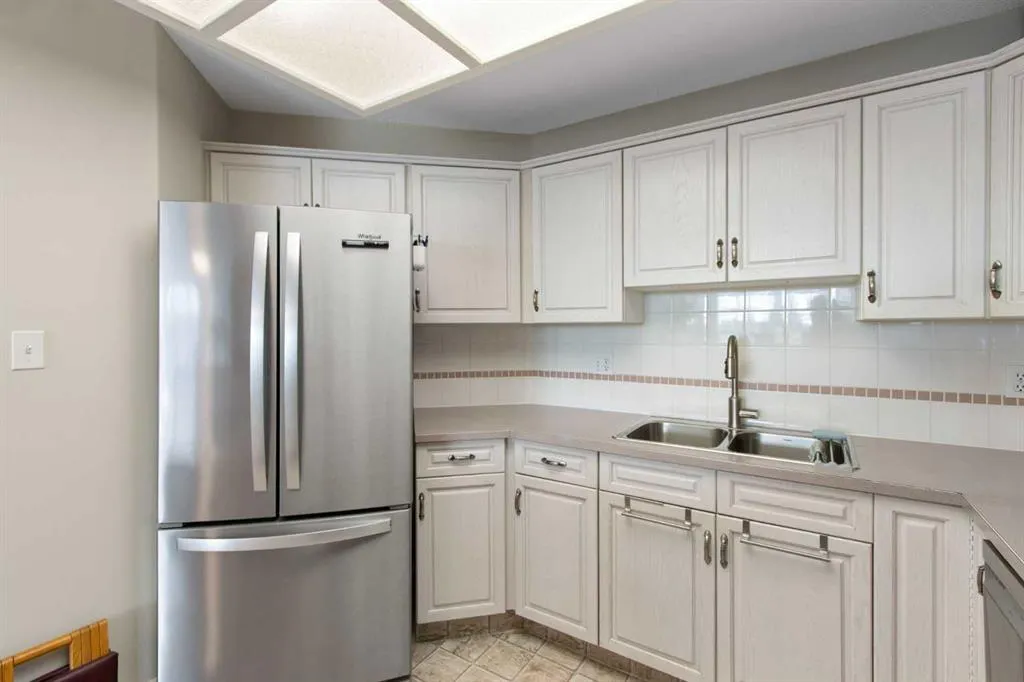 4944 8 Avenue SW, #202
