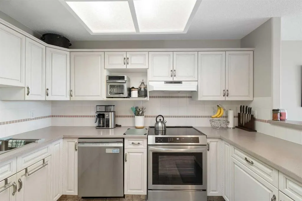 4944 8 Avenue SW, #202