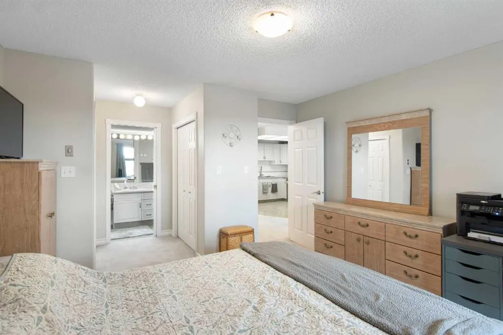 4944 8 Avenue SW, #202