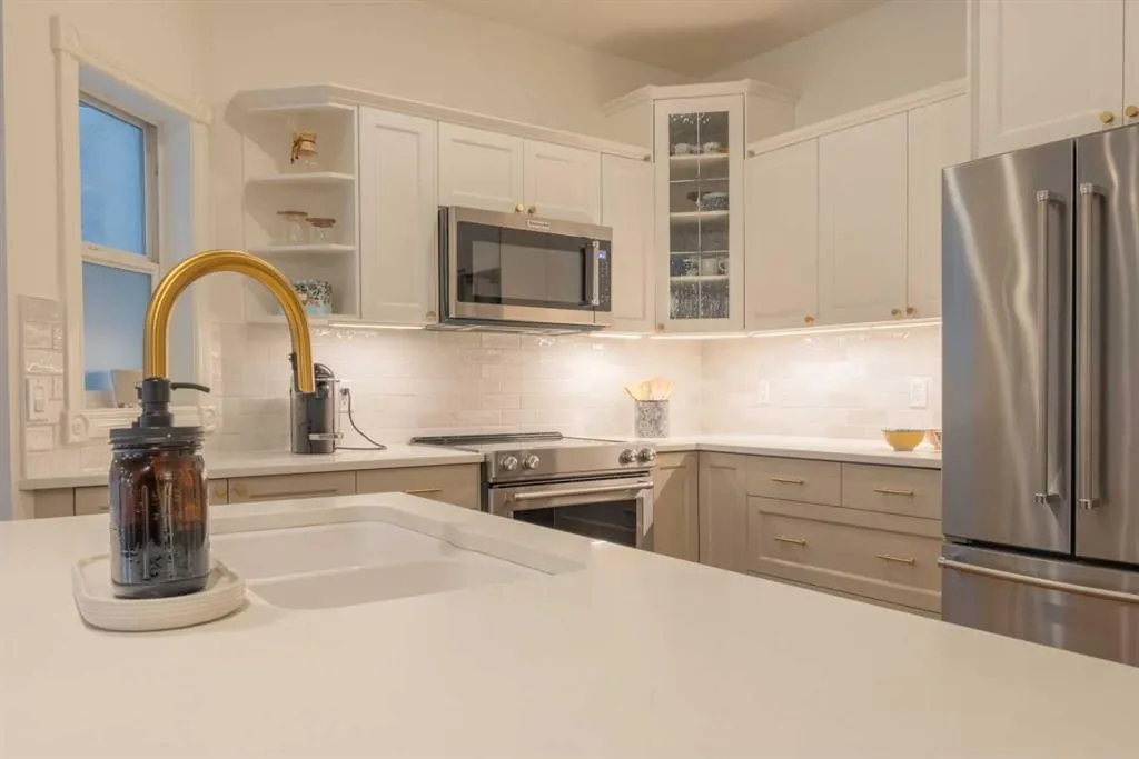 3423 5 Avenue NW, #2