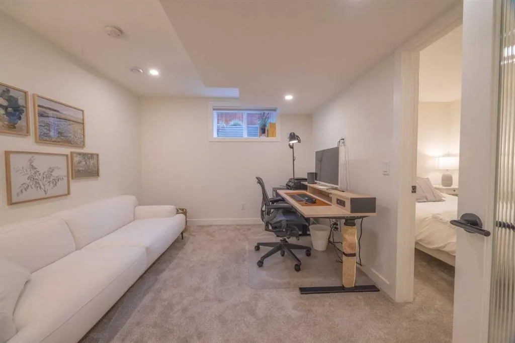 3423 5 Avenue NW, #2