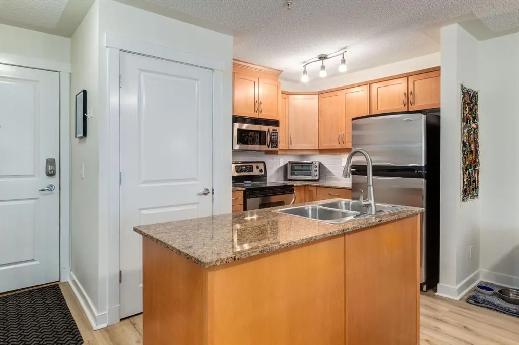 2233 34 Avenue SW, #216