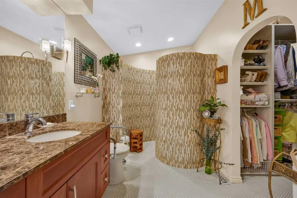 75 Christie Gardens SW