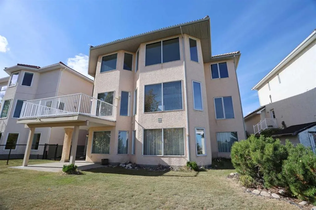 57 Hamptons Circle NW