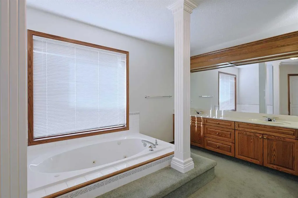 57 Hamptons Circle NW