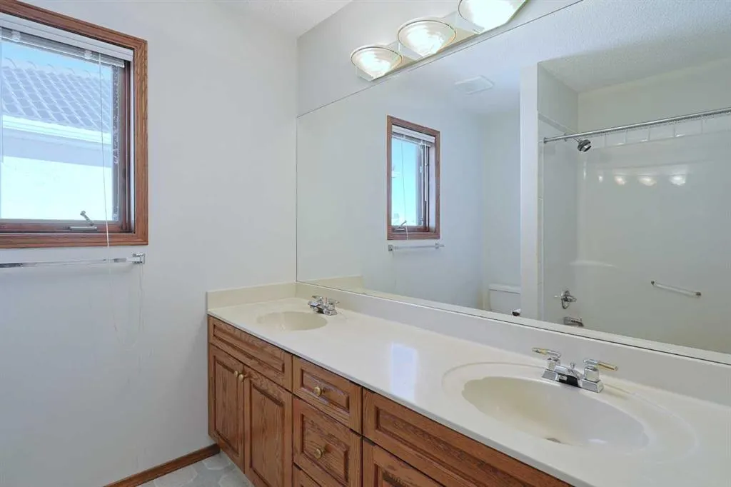 57 Hamptons Circle NW
