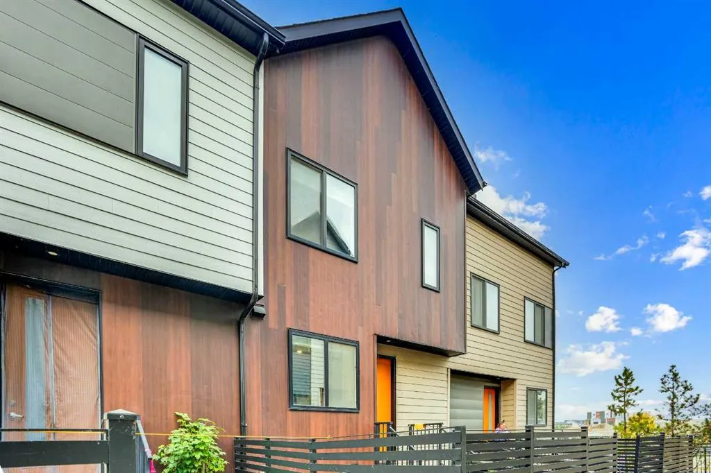 318 Redstone Crescent NE