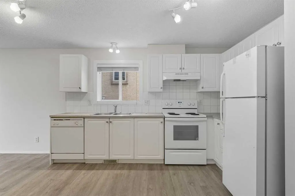 24 2005 Street SW, #101