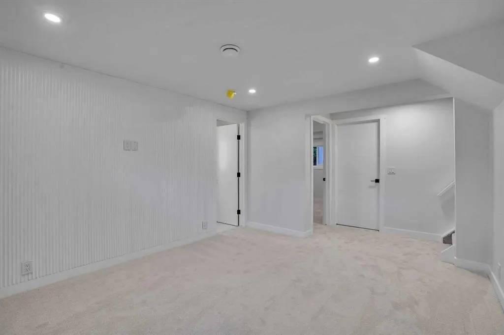 111 Allandale Close SE