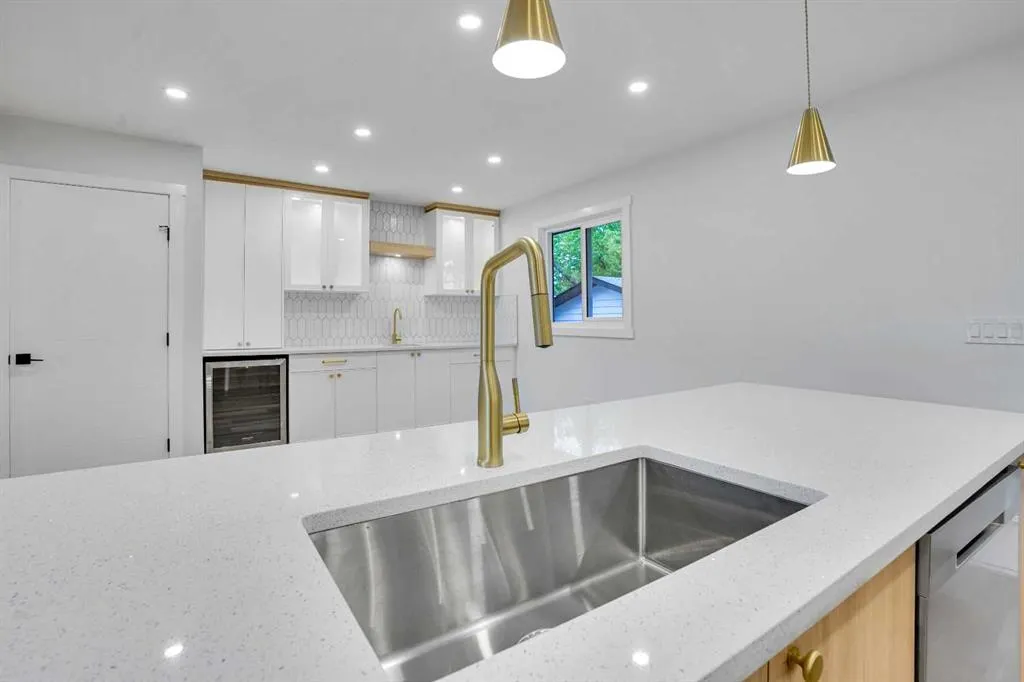 111 Allandale Close SE