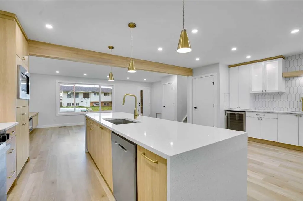 111 Allandale Close SE