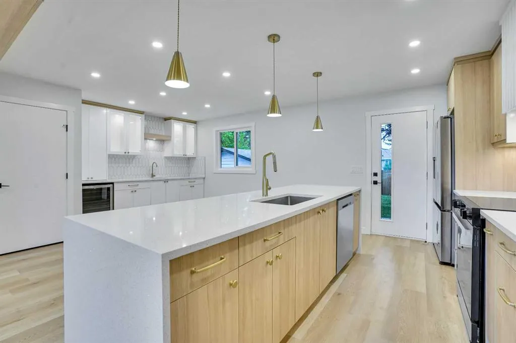 111 Allandale Close SE