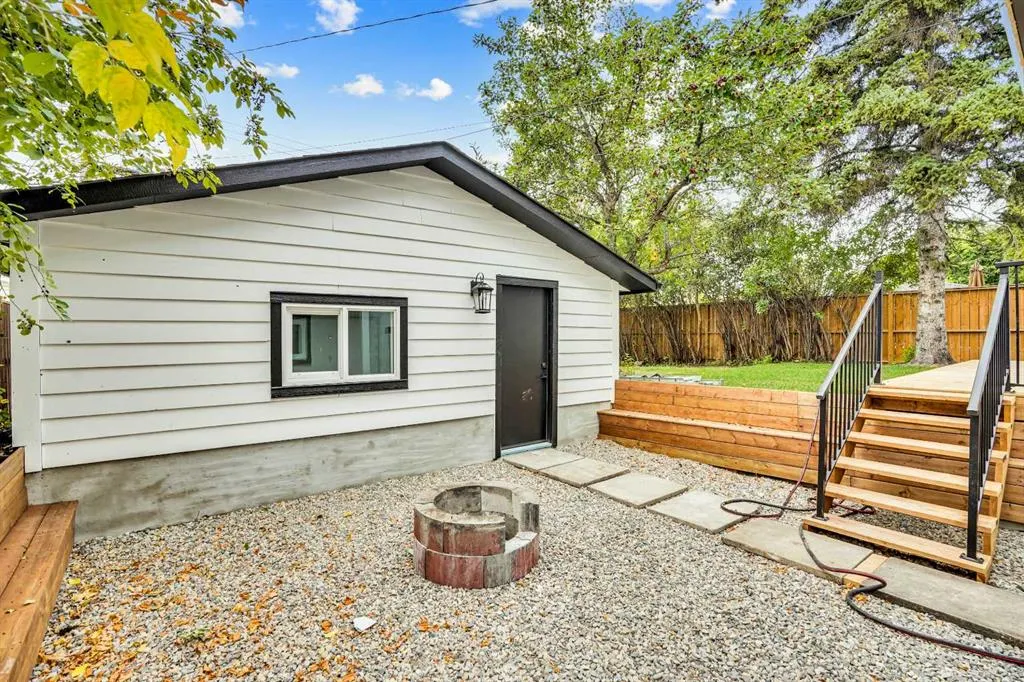 111 Allandale Close SE