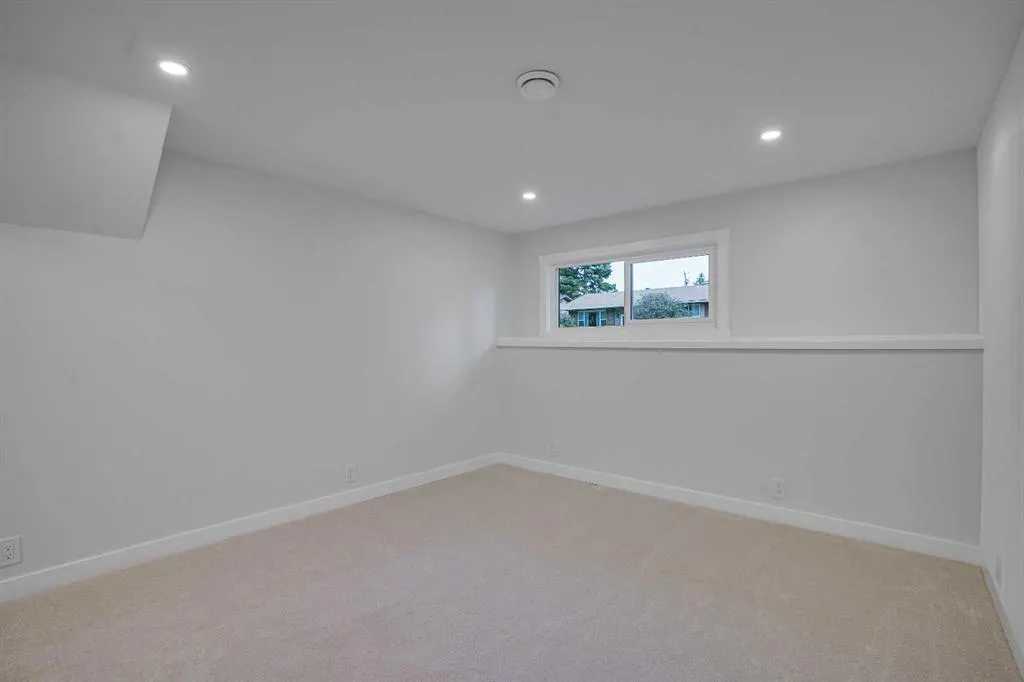 111 Allandale Close SE